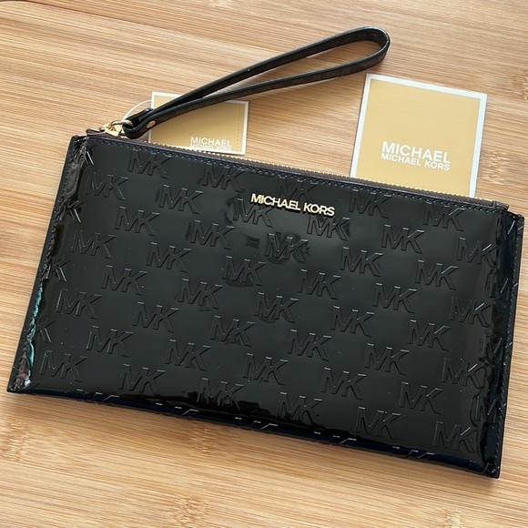 Brand New Michael Kors Patent Leather Embossed Black Large Zip Clutch Wristlet - Picture 1 of 16